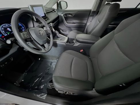 Used 2025 Toyota RAV4 XLE image 15
