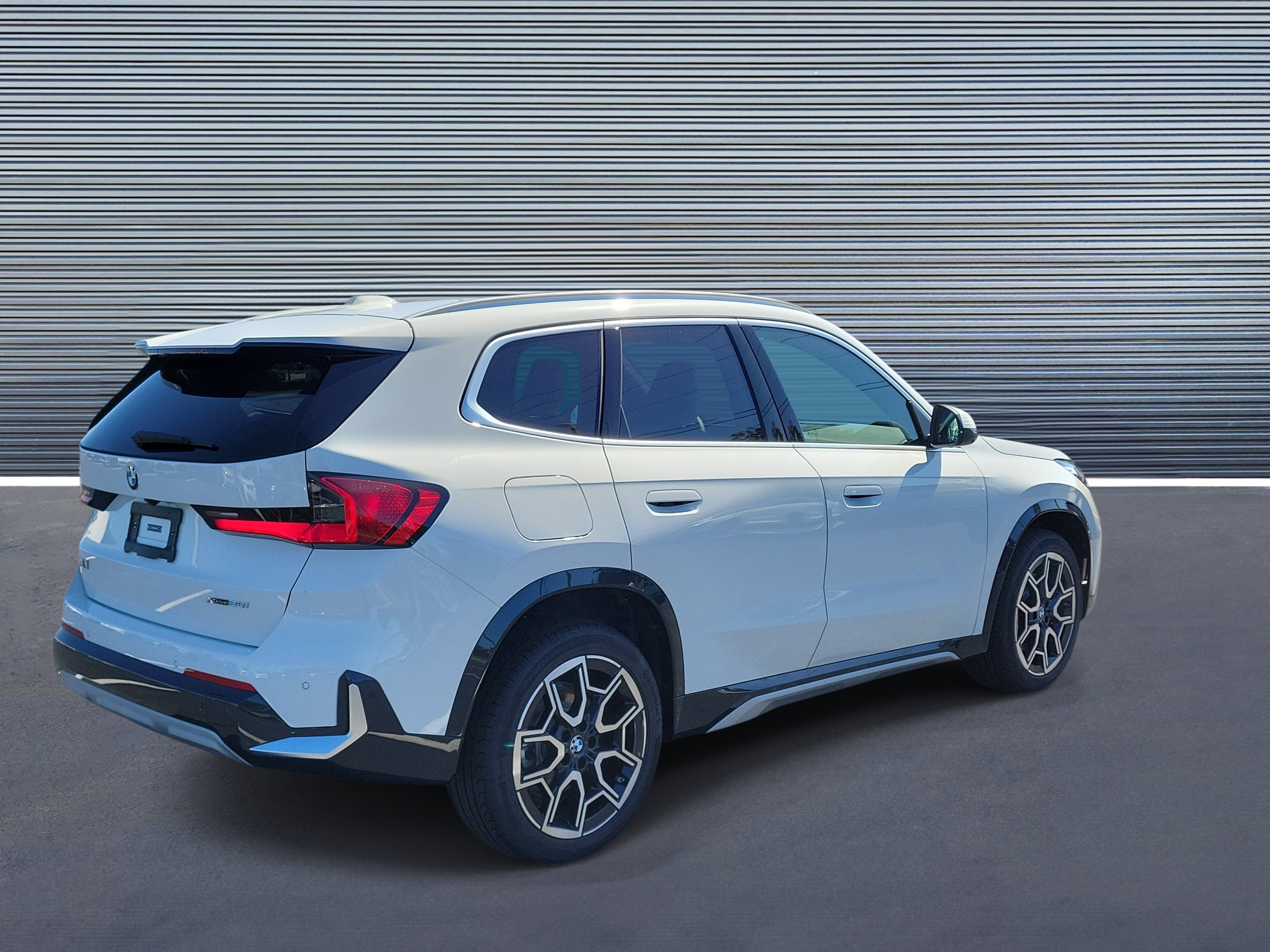 New 2027 BMW X1 xDrive28i w/ Technology Package AWD/4WD image 3