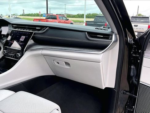 Used 2021 Jeep Grand Cherokee L Overland w/ Luxury Tech Group IV image 19