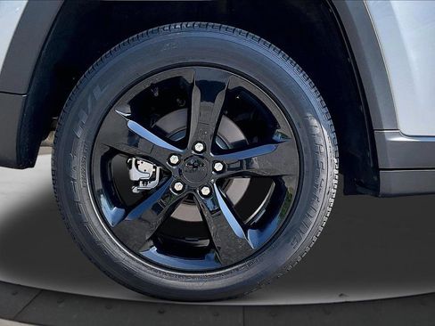 Certified 2023 Jeep Grand Cherokee Altitude AWD/4WD image 37