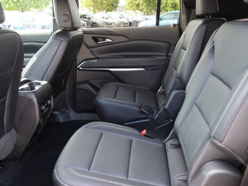 Used 2025 Chevrolet Traverse LT w/ Driver Confidence Package AWD/4WD image 18