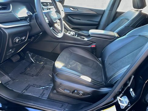 New 2025 Jeep Grand Cherokee Altitude image 14