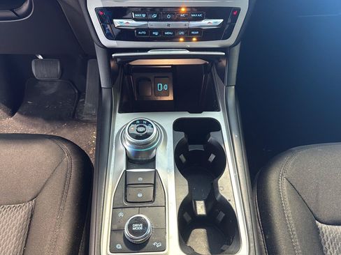 Used 2023 Ford Explorer XLT AWD/4WD image 23