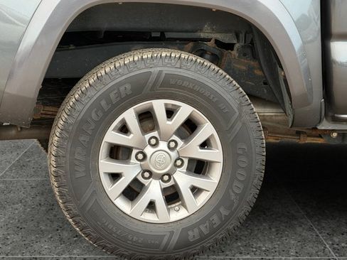 Used 2019 Toyota Tacoma SR5 AWD/4WD image 14