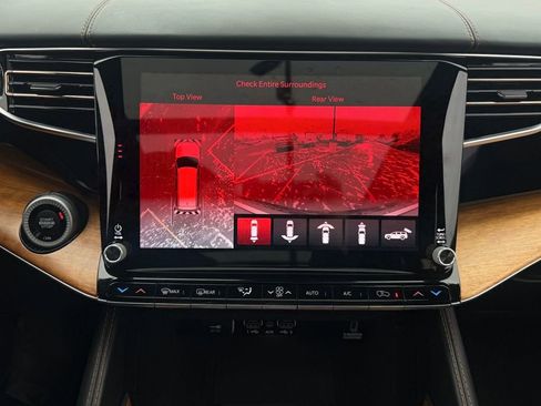 Used 2022 Jeep Grand Wagoneer Series III image 23