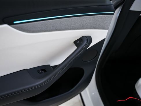 Used 2026 Tesla Model Y Long Range RWD image 52