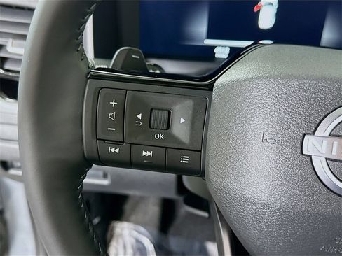 Certified 2025 Nissan Rogue SL image 22