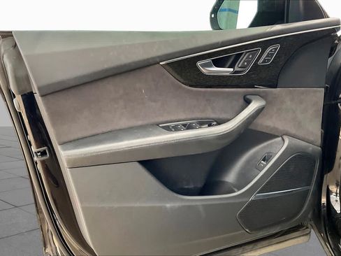Used 2019 Audi Q8 Prestige w/ Luxury Package AWD/4WD image 22