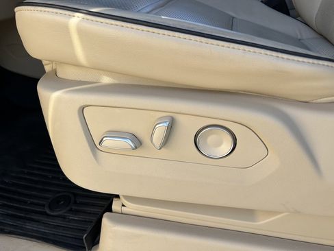 Used 2024 Cadillac Escalade ESV Premium Luxury image 52