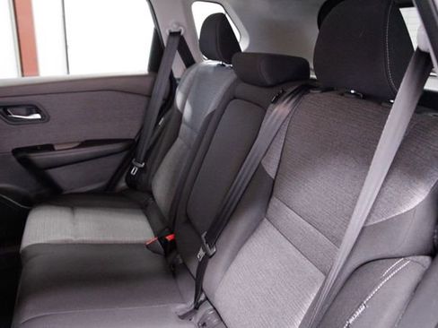 Used 2023 Nissan Rogue SV image 16