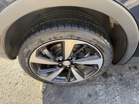 Used 2021 Buick Envision Essence w/ Technology Package I image 9