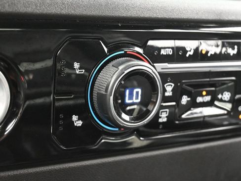 Used 2023 Chevrolet Silverado 1500 RST image 25