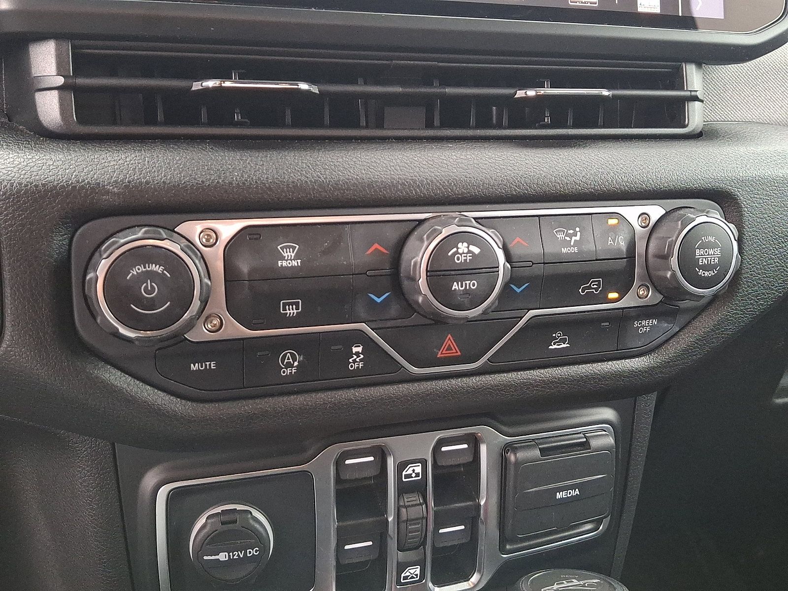 Used 2025 Jeep Gladiator Sport AWD/4WD image 13