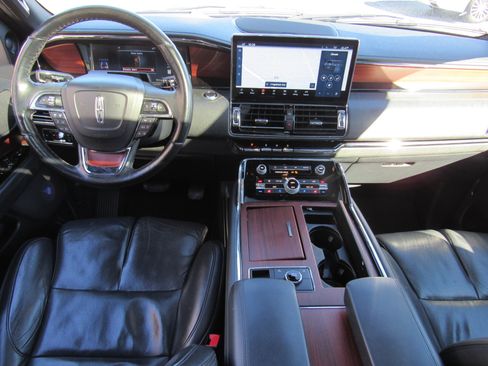 Used 2023 Lincoln Navigator Reserve image 13
