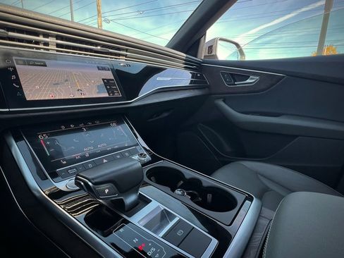 Used 2019 Audi Q8 Premium image 34