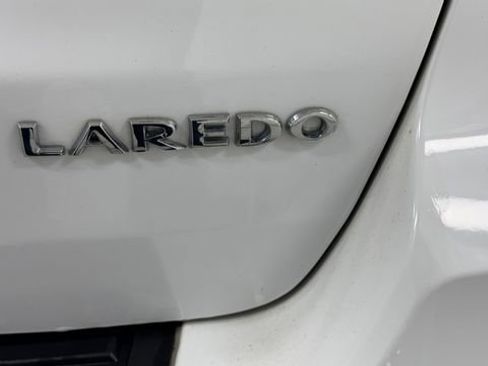 Used 2018 Jeep Grand Cherokee Laredo AWD/4WD image 36