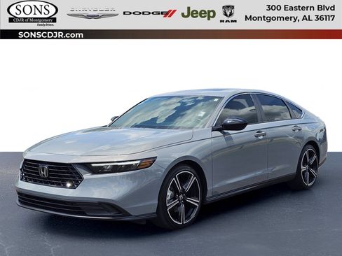 Used 2025 Honda Accord Sport image 1