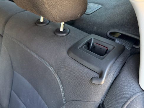 Used 2018 Chevrolet Cruze LT w/ Convenience Package image 19