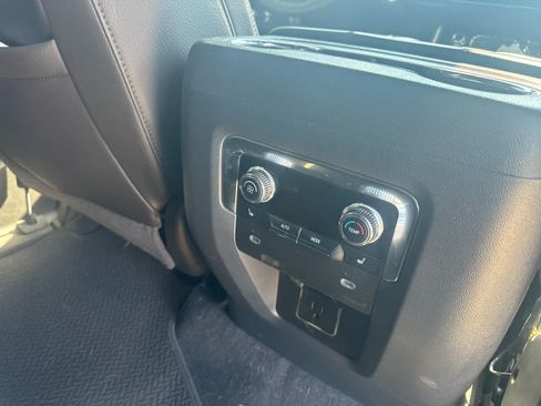 Used 2023 GMC Yukon Denali AWD/4WD image 9