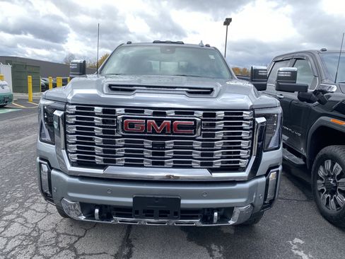 Used 2026 GMC Sierra 2500 Denali w/ Denali Reserve Package image 3