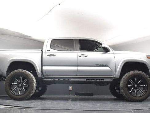 Used 2022 Toyota Tacoma SR5 w/ Technology Package image 36