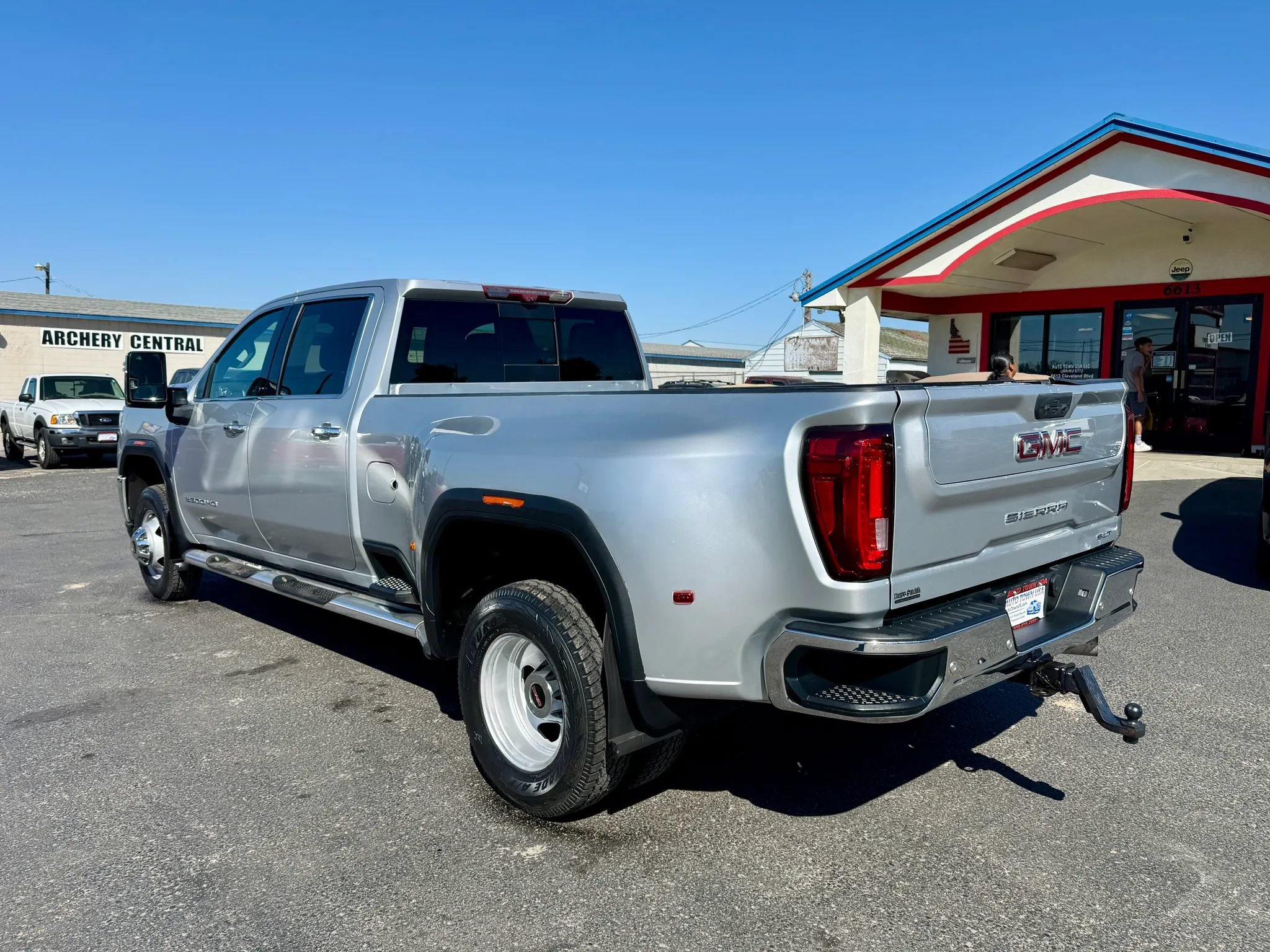Used 2020 GMC Sierra 3500 SLT w/ Technology Package AWD/4WD image 3