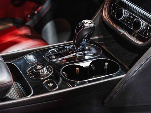 Used 2019 Bentley Bentayga AWD/4WD image 18
