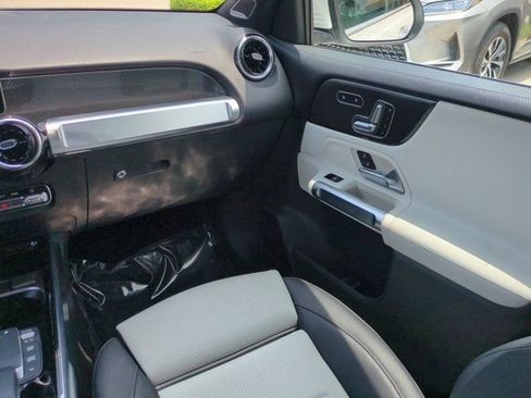 Used 2021 Mercedes-Benz GLB 250 4MATIC image 15