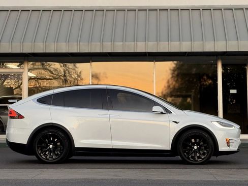 Used 2018 Tesla Model X 100D image 5