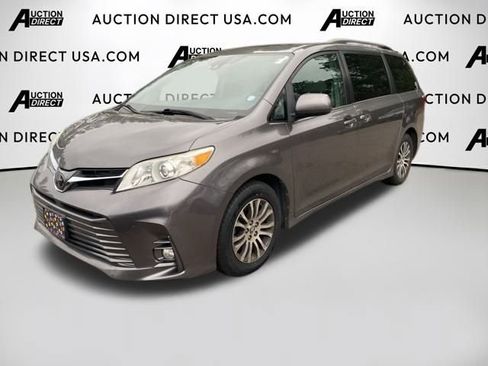 Used 2018 Toyota Sienna XLE Premium image 1
