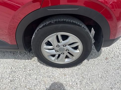 Used 2023 Hyundai Venue SE FWD image 11
