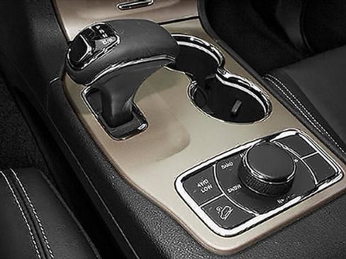 Used 2014 Jeep Grand Cherokee Limited w/ Luxury Group II AWD/4WD image 20