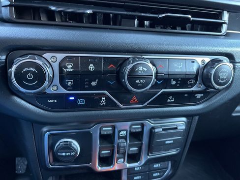 Used 2024 Jeep Wrangler Unlimited Sahara w/ Technology Group image 12