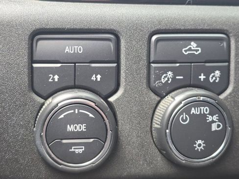 Used 2023 Chevrolet Silverado 1500 LT AWD/4WD image 8