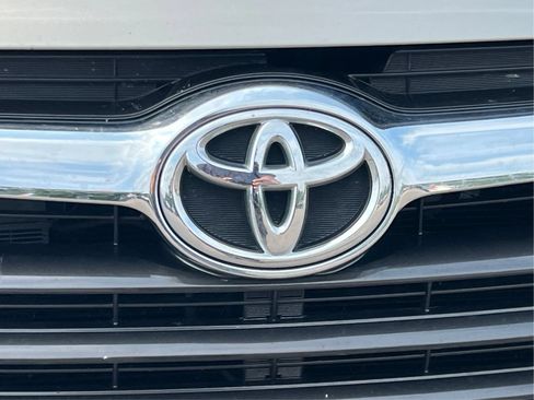 Used 2016 Toyota Highlander XLE AWD/4WD image 35