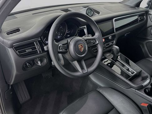 Used 2026 Porsche Macan image 4