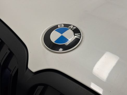 Used 2023 BMW X7 xDrive40i w/ M Sport Package AWD/4WD image 15