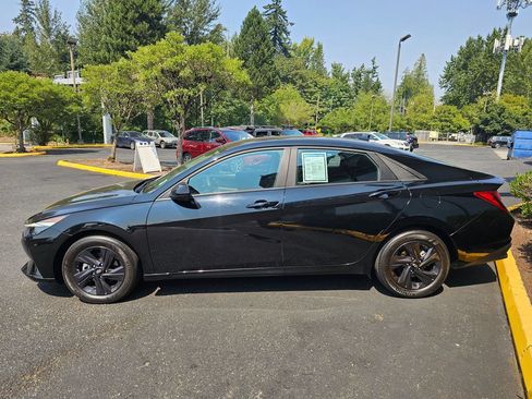 Used 2023 Hyundai Elantra SEL FWD image 4