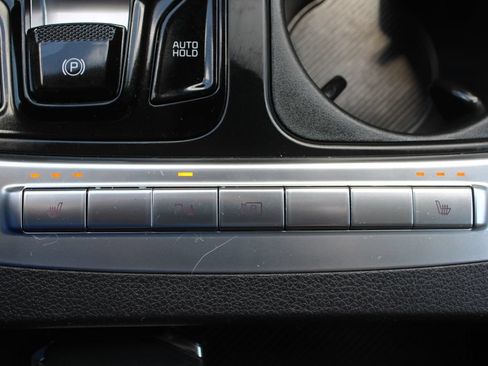Used 2025 Kia Carnival EX FWD image 44