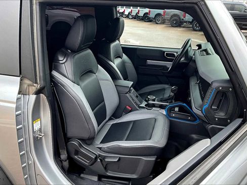 Certified 2024 Ford Bronco Black Diamond image 7