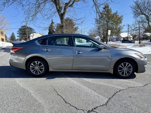 Used 2015 Nissan Altima 2.5 S w/ Sport Value Package image 4