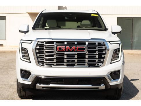 New 2026 GMC Yukon Denali image 3