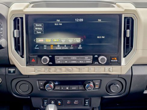 Used 2025 Nissan Frontier SV w/ SV Convenience Package RWD image 37