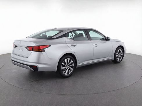 Used 2024 Nissan Altima 2.5 S FWD image 9