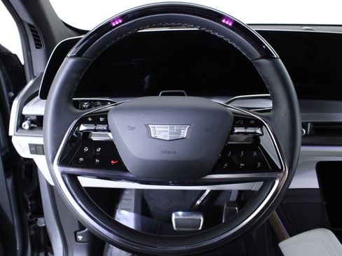 Used 2026 Cadillac Vistiq Sport image 22