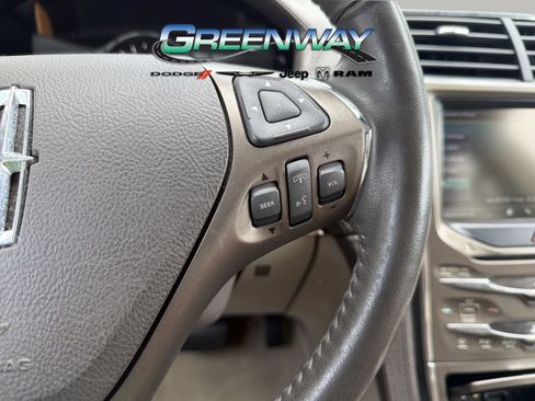 Used 2013 Lincoln MKX FWD image 23
