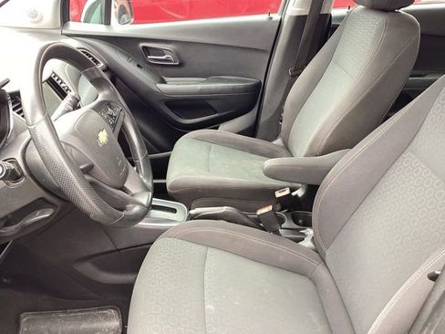 Used 2019 Chevrolet Trax LS FWD image 24
