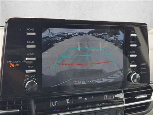 Used 2022 Toyota Sienna XLE FWD image 12