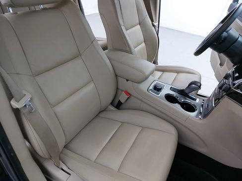 Used 2021 Jeep Grand Cherokee Limited w/ Premium Lighting Group image 12