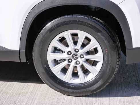Certified 2025 Toyota Grand Highlander AWD image 9